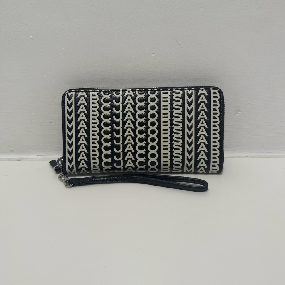 NWT Marc Jacobs large wristlet wallet